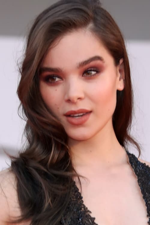 The actor Hailee Steinfeld, Popcorn Reviews